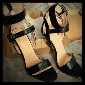 Sold sold sold Black leather strappy sandals